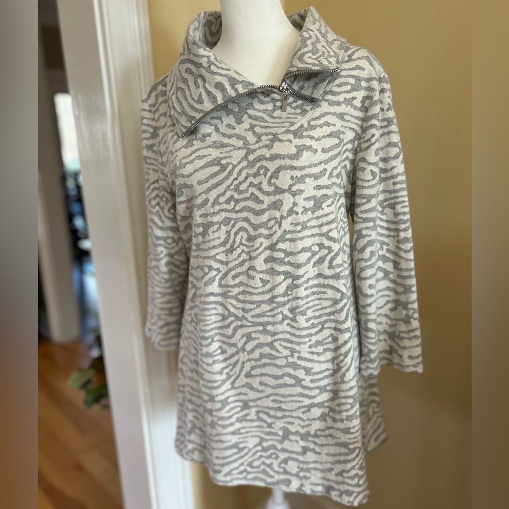 Peck & Peck Asymmetrical Women’s Gray and White Tunic Top